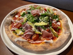 Special Pizza【パルメジャーノをかけて】生ハムのサラダピッツァ