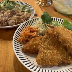 ごはん、汁物おかわり自由な定食