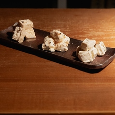 和のチーズ盛り合わせ ~山椒、味噌、山葵醤油~