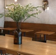 お席横にベビーカーをつけられる広々としたスペースがございます。お子様連れのお客様もごゆっくりお食事をお楽しみください。