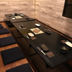 掘りごたつ席（連結可能で２名～３２名）