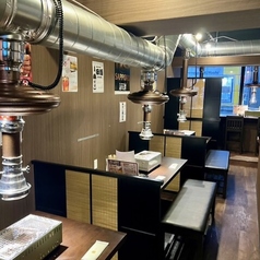 【2Fテーブル席】最大12名様◎少人数の飲み会や女子会におすすめ！換気設備完備の清潔感あるお席で、周りを気にせず焼肉をお楽しみください！