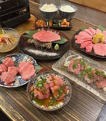 自家製ダレが食欲を引き立てる！店主厳選の和牛を楽しめる焼肉や肉刺しで楽しめる◎