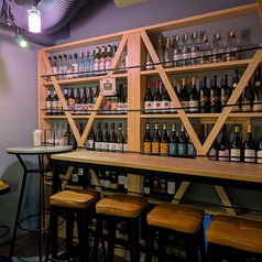 5名テーブル席が2テーブルあります！対面のテーブル、横並びのテーブルがございます。女子会など小団体様もご利用にも。