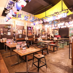 当店では最大60名様まで貸切でのご利用が可能です。モニターや音響設備、イベントを盛り上げるビンゴ等、充実した設備でイベントをサポート致します！ビュッフェ形式の貸切コースプランもご用意しておりますので、チェックしてみて下さい♪