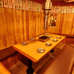 【宴会席~24名様】最大24名様までご利用いただける宴会席をご用意しています。ホルモンや焼肉を囲みながら、仲間と楽しいひとときをお過ごしください。