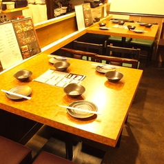 ４名様テーブル×２卓ご用意しております！ご予約の方限定でお得なクーポンもありますので、お早目のご予約お待ちしております！