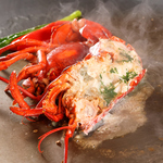 厳選食材や魚介類を始め、フレンチテイストを含んだメニューからシンプルな鉄板焼まで幅広くご用意。