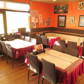 毎日お得に本格インド・ネパール料理を楽しめるランチタイムも営業しております。選べるカレーセットや日替わりカレーなど、ナンまたはライスが付くボリューム満点のメニューをご用意。明るい店内で、お気軽にご利用ください。