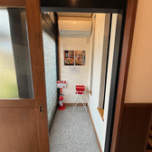 店内には喫煙ルームを完備しております！