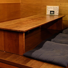 6名様までのテーブル席は、グループ利用に最適◎広めのテーブルで料理をたくさん頼んでも安心です。友人との飲み会や女子会など、ワイワイと会話を楽しみながら賑やかな時間をお過ごしいただけます。