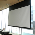 プロジェクター・120インチのスクリーン