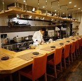 オープンキッチンとなっておりますので、目の前で調理の様子が伺えます。五感を持って楽しめる設備です。※カウンター席3名様でのご予約でも、日によってはボックス席へのご案内となる可能性がございます。ご了承くださいませ。