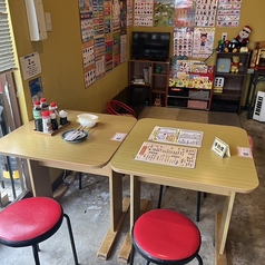 ちょっとした飲み会にも最適なテーブル席◎