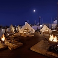 【夏季限定・ROOFTOP】屋上には青空&星空を眺められる、都会の中の非日常空間が広がります。