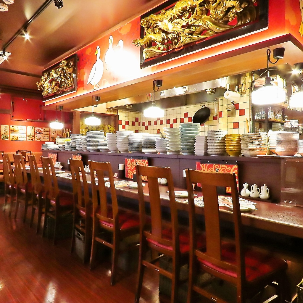 目の前で炎が立ち昇る臨場感満載のカウンター席！仕事帰りのサク飲みにもぜひご利用ください★