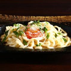 釜揚げうどんの明太カルボナーラ