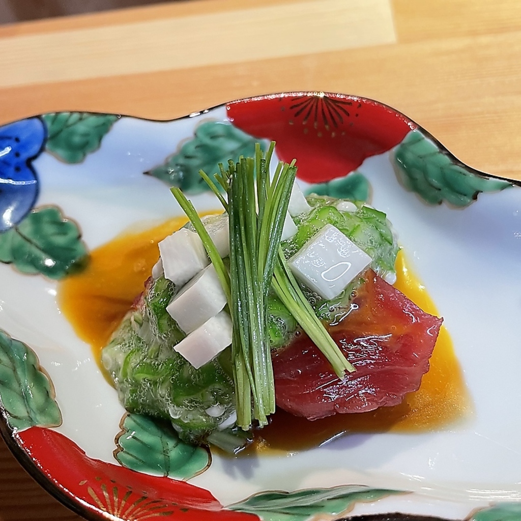 新鮮、旬、彩。こだわってお出しする旬の料理の数々…。満足する時間と料理をご提供。