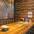 おひとり様からご家族、グループまで、さまざまなシーンでご利用いただけるお席です。くつろぎながら、美味しい料理と楽しい時間をお過ごしください。