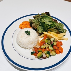 サーモンとアボカドのポキプレート