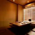 【2F 個室掘りごたつ席】2名様～6名様までの個室掘りごたつ席をご用意しております。こちらの席では、個室空間で掘りごたつ席なのでゆったりとおくつろぎいただけます。記念日、接待など大切な時間を落ち着いた空間でごゆっくりと。