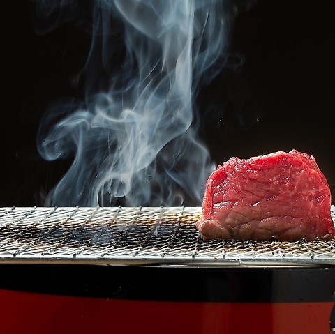 飲み放題付コースも充実◎木の温もり溢れる空間で味わうこだわりの肉料理♪