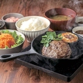 料理メニュー写真&nbsp;100%黒のハンバーグ(塩、特製スパイス)