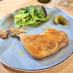 骨付き鶏もも肉のコンフィ