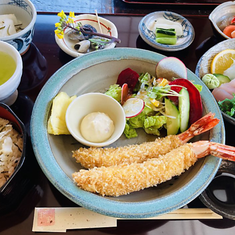 薄切りのあわびの食感と磯の香りをお楽しみください