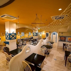 10～20名様の団体様向けに、快適にお過ごしいただけるテーブル席をご用意しております。ご利用人数に応じて配置可能で、全席禁煙席となっております。ぜひご利用ください。