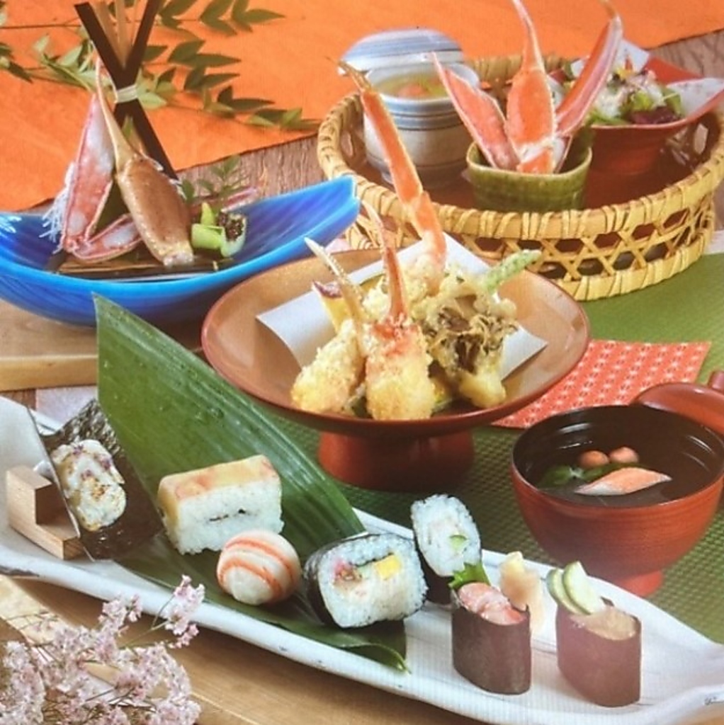 お昼のかに御膳は4種類ご用意！ご家族とのお食事会や自分へのご褒美に、かにで素敵なお昼のひと時を
