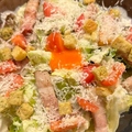 料理メニュー写真&nbsp;香薫ベーコンとチーズのシーザーサラダ