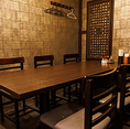 落ち着いたトーンでまとめられた個室は、女性同士の華やかな集いからビジネスの接待まで多目的に活用いただけます。他のお客様を気にすることなく、ゆっくりと自分たちだけの時間を過ごせるのが魅力です。洗練された雰囲気の中で、美味しい料理と共に質の高いサービスを提供します。大切な日の会場にぜひお選びください。