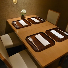 4名様まで収容可能です。