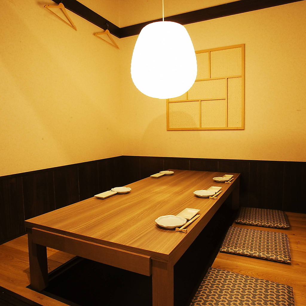 個室豊富にご用意しております。2名様から最大100名様まで掘り炬燵のお席でゆっくり足を伸ばして！