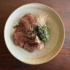 和牛ローストビーフと青ネギ醤油漬け