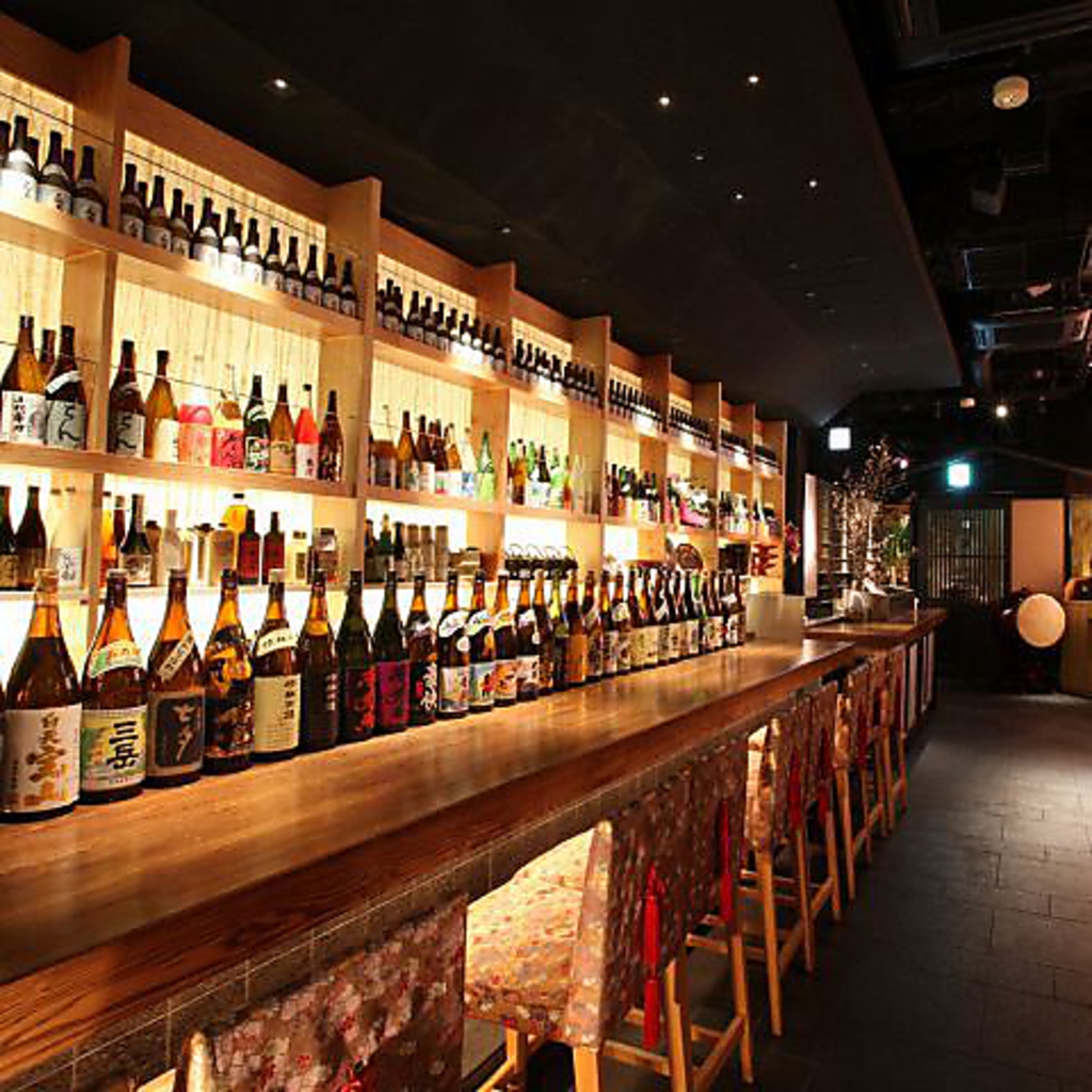 【カウンター席】焼酎ボトルが望める席で！