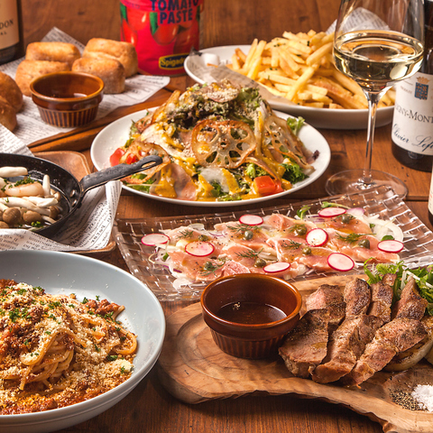 黒毛和牛とWINEをカジュアルに！ボトルは約60種の品揃え。