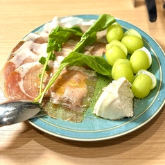 定番メニューほか毎日10品以上の季節の日替わりをご提供