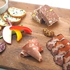 生ハムサラミ盛合せ