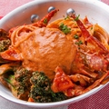 料理メニュー写真 豪快丸ごと渡り蟹とブロッコリーのトマトクリームパスタ