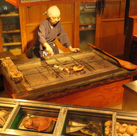 大囲炉裏で毎日旬の食材を丁寧に焼いてます★