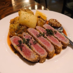 レア牛フィレカツのグレイビーソース仕立て