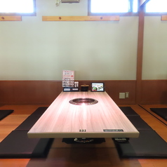 6名用のお座敷席です。4名だと広々とご利用頂けます。大人４名お子様２名でも１テーブルでお食事をお楽しみ頂けます。