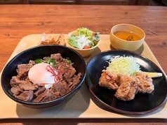 [月]牛すじ丼&もも唐揚げ