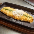 料理メニュー写真&nbsp;グラナパダーノとモッツァレラチーズのWチーズオムレツ