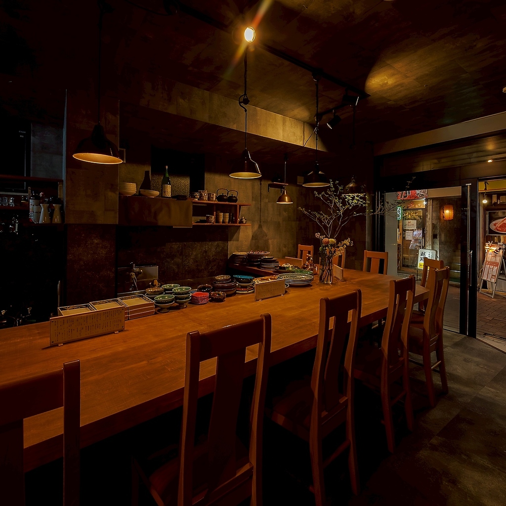 目の前で調理シーンが見えるライブ感満載のカウンター席◎