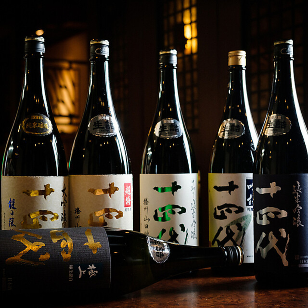 日本酒にこだわり人気銘柄や個性派を20種類以上ご用意しております！お好みの一杯をみつけてみては？