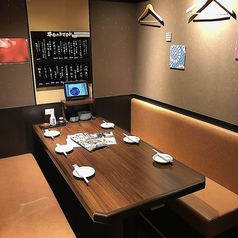 6名様まで対応可能な個室テーブル席。4名様からご案内しています。3密回避の為2名様からもご利用できます。