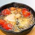 料理メニュー写真&nbsp;トマトとチーズのアヒージョ